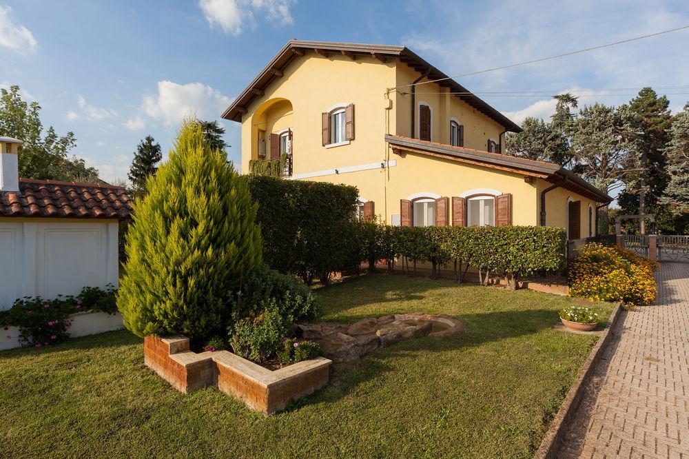 Nina Guest House Longare Exterior photo